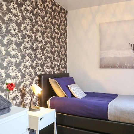 Perfect Central City Location - Parking - 3 Beds - 2 Bedrooms Μπέλφαστ Εξωτερικό φωτογραφία
