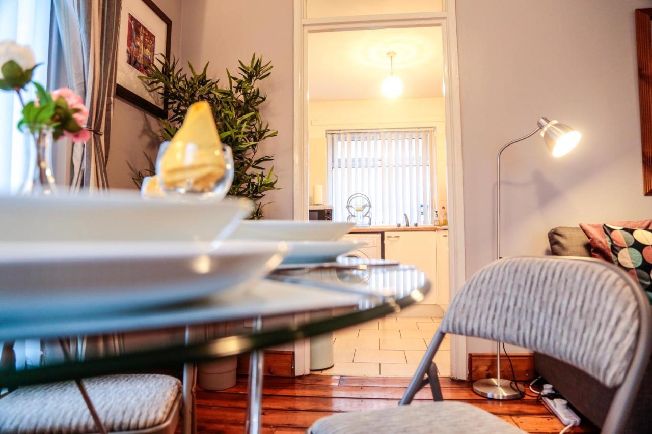 Perfect Central City Location - Parking - 3 Beds - 2 Bedrooms Μπέλφαστ Εξωτερικό φωτογραφία