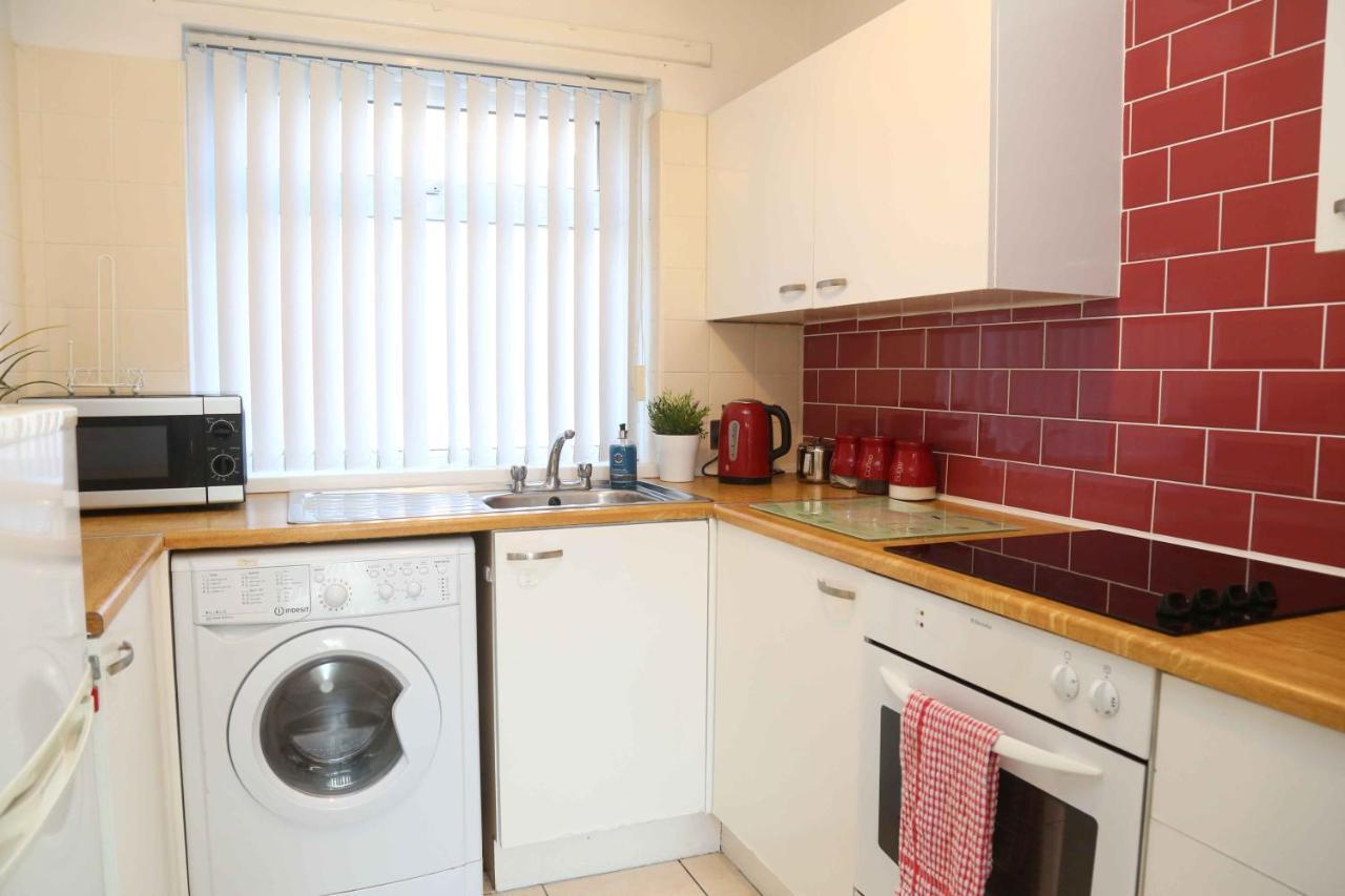 Perfect Central City Location - Parking - 3 Beds - 2 Bedrooms Μπέλφαστ Εξωτερικό φωτογραφία