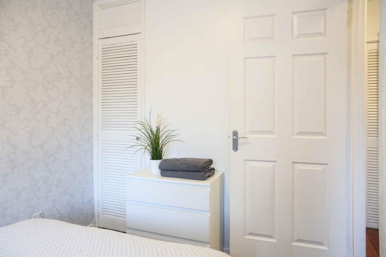 Perfect Central City Location - Parking - 3 Beds - 2 Bedrooms Μπέλφαστ Εξωτερικό φωτογραφία